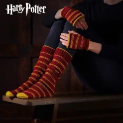 Eaglemoss Harry Potter Gryffindor Mittens & Slouch Socks Knit Kit