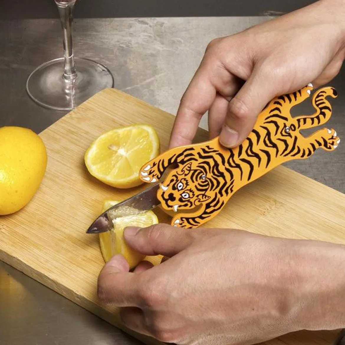 Kikkerland Tool Tiger Bar